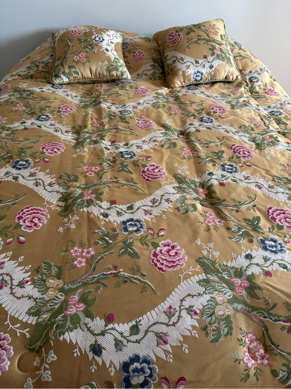 Rose tree home  King Comforter Set